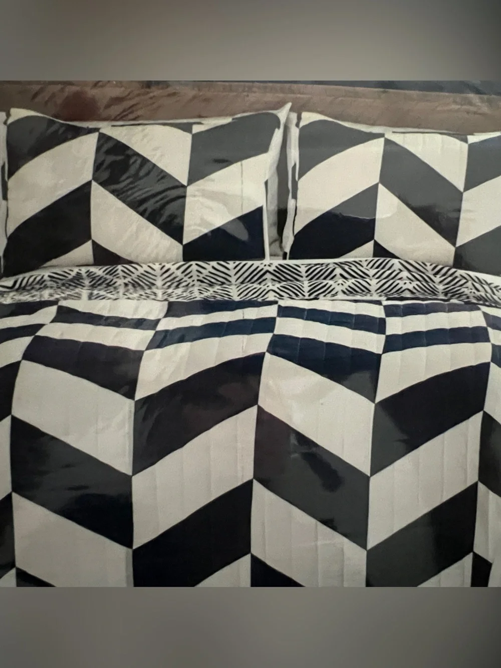 Lush Decor Jigsaw Chevron Cotton Reversible Quilt - Navy and White